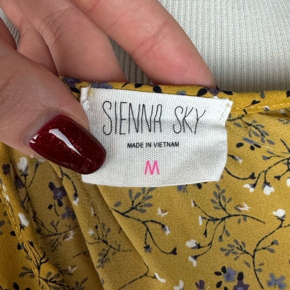 Cropped Tied Blouse - Picture 6 of 6